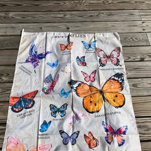 NWT butterflies Wall Tapestry Wall Hanging - Picture 4 of 9